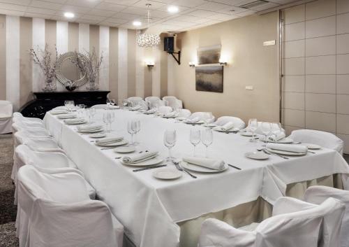 Posezení v ubytování Hotel Sercotel Tudela Bardenas