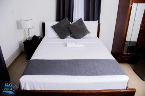 Postel nebo postele na pokoji v ubytování J&G Villa Hotel