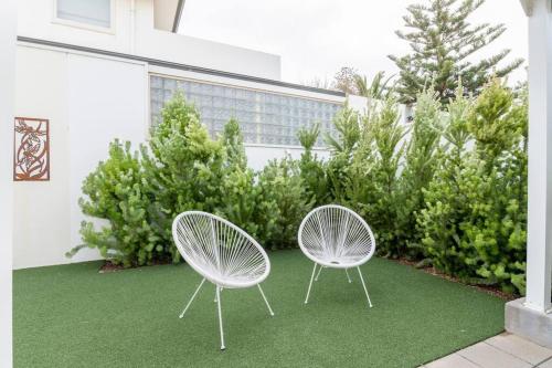 Un jardín fuera de Sunset Sands on Esplanade By Host Solutions