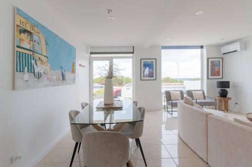 Un lugar para sentarse en Sunset Sands on Esplanade By Host Solutions