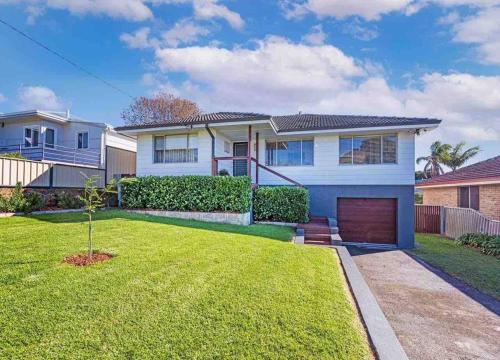 a large white house with a yard at Lucys Place By Swan Bnb Management in Albany