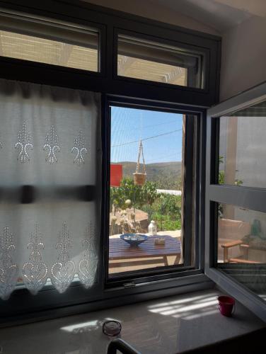 a kitchen window with a view of a deck at Levanta in Kastrisiánika