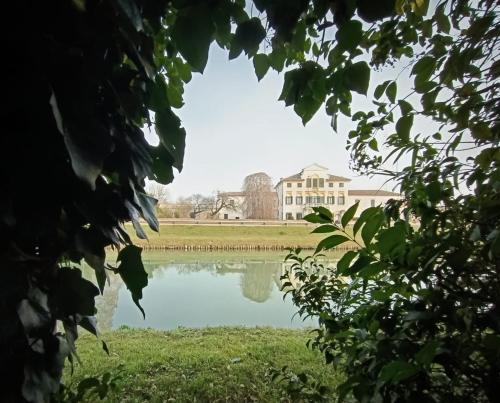 a view of a house and a lake at Villa Nadia in Dolo