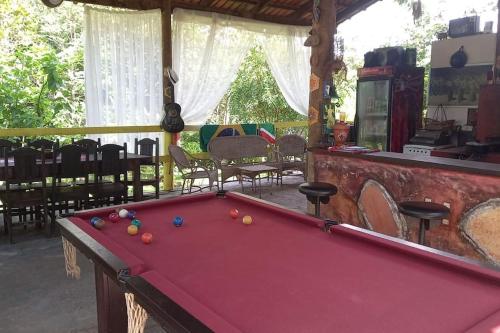 Biliár nebo kulečník v ubytování Casa Beverly na Pousada Terra do Sossego