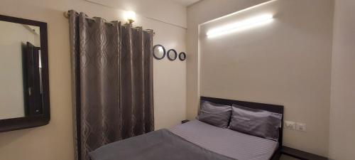 Postel nebo postele na pokoji v ubytování Tranquil Serviced Apartments