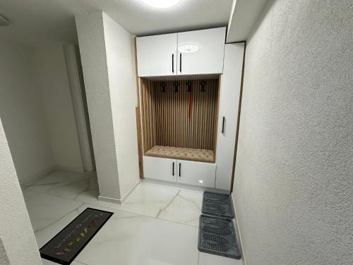 a room with a dog bed in the corner at JB apartman Živinice in Živinice