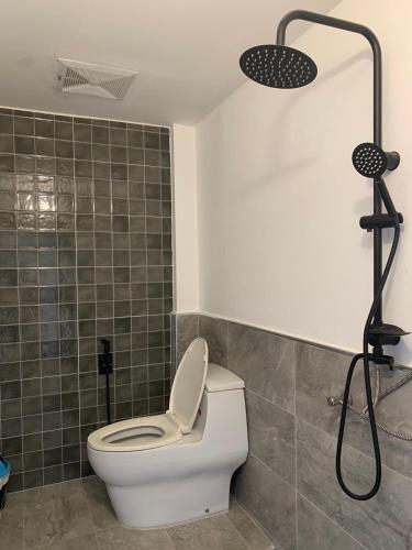 a bathroom with a toilet and a shower at Paradise Bungalows in Haad Rin