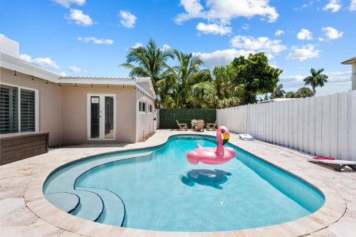 Bazén v ubytování 6BR Paradise: Pool Games Relaxation nebo v jeho okolí