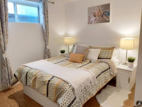 Cama o camas de una habitación en Cozy suite, Free WIFI , Free Parking