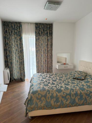 a bedroom with a bed and a television in it at Apartman Anna Tre Canne Budva in Budva