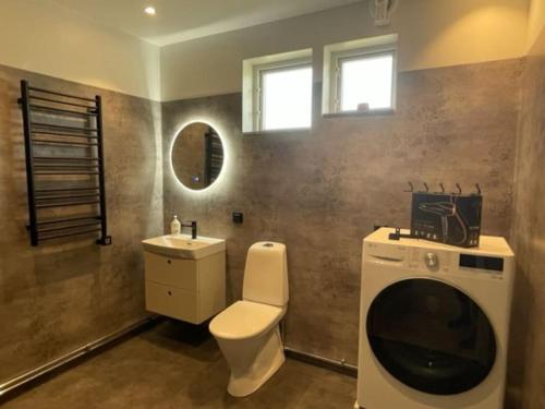 Ένα μπάνιο στο The Red House in Boda, Revsudden