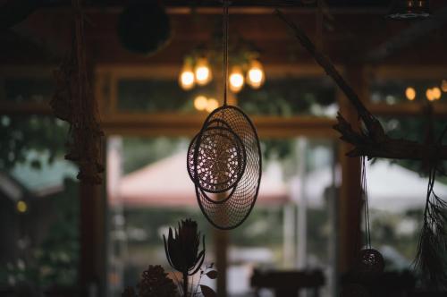 a wire basket hanging from a ceiling at Hakuba Pension & Log Hotel Meteor in Hakuba