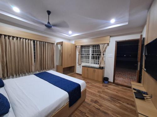 Postel nebo postele na pokoji v ubytování Sky Inn