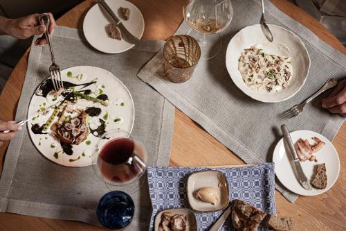 a table with plates of food on top of it at Bergergut Geniesserhotel in Afiesl