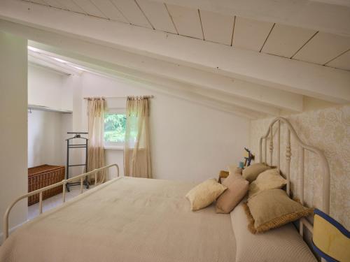 a bedroom with a large white bed with pillows at casa mileti in Vercurago