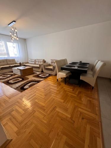 Big spacious apartment in Pej center with WI-FI