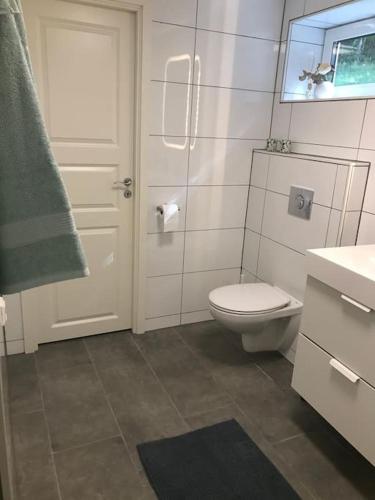 Un baño de Apartment in Simontorp