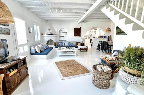 Stay Waterfront - Stunning 5-Bedroom Villa Annita with Incredible Views photo 3
