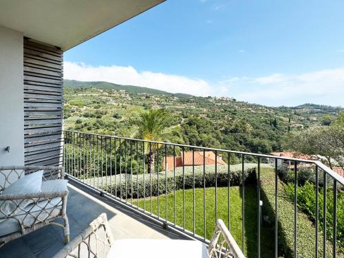 a balcony with a view of a mountain at Pietraverdemare in Vallebona
