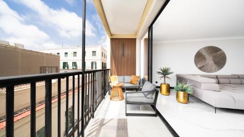 En balkon eller terrasse på Luxury home & beach Alicante