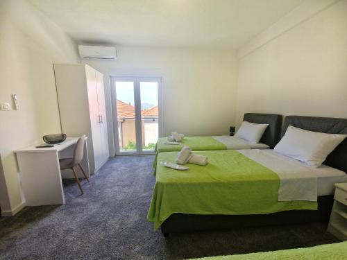 Postel nebo postele na pokoji v ubytování Apartments Miš