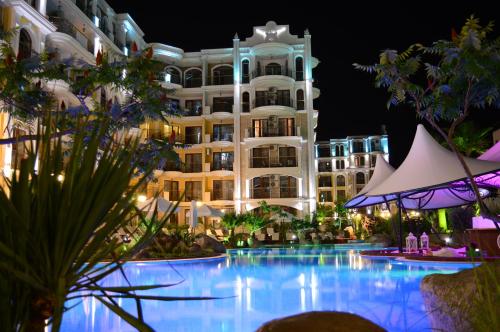 Бассейн в Harmony Suites - Monte Carlo или поблизости