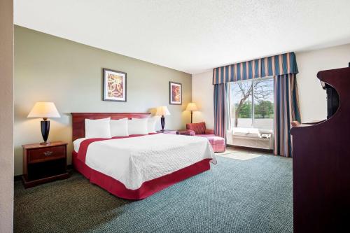 a hotel room with a bed and a window at Best Western Annawan Inn in Annawan