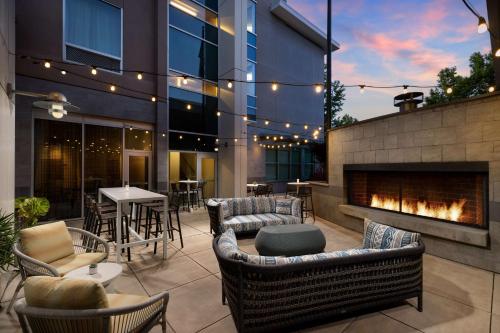 Area soggiorno di Hilton Garden Inn Palo Alto
