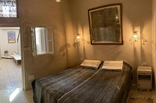 a bedroom with a large bed with towels on it at Maison type loft avec terrasse Médina de Tozeur in Tozeur