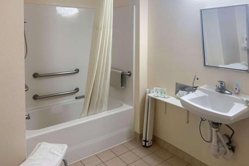 Koupelna v ubytování Quality Inn Gainesville I-75
