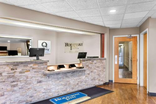 an office with a lobby with a reception counter at Rodeway Inn Gorham Riverside in Gorham