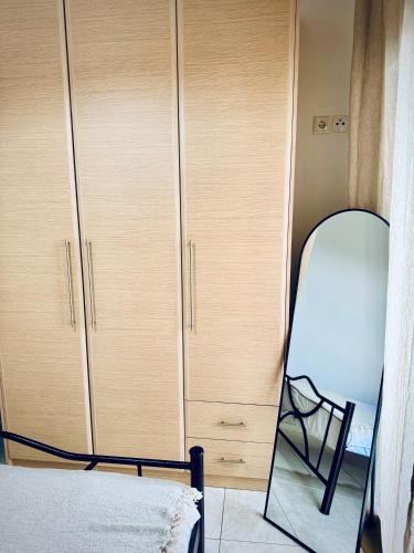 Gemütliche Wohnung mit Balkonにあるベッド
