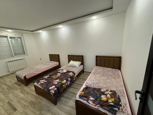Llit o llits en una habitació de Residence Nardjess Oran