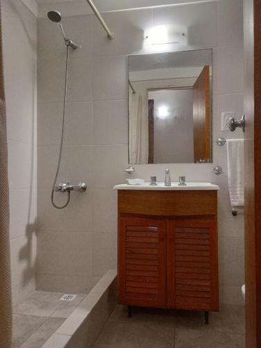 Ένα μπάνιο στο Maison Apart Hotel