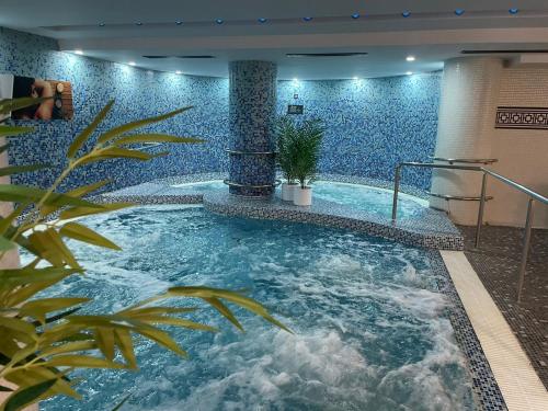 Bazén v ubytování Wuau! Hotel Galanthus & Spa nebo v jeho okolí