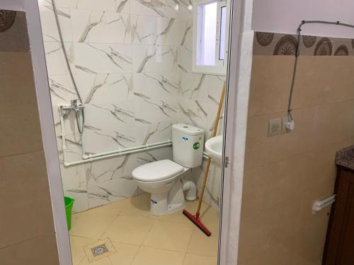 a bathroom with a toilet and a sink at العقارية in Beni Enzar