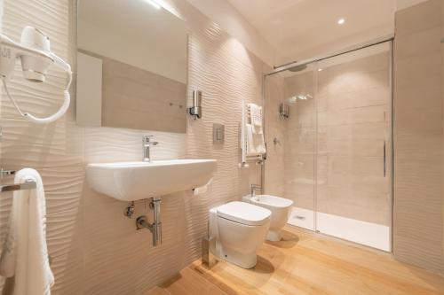 Bilik mandi di Six Luxury Rooms Pozzuoli