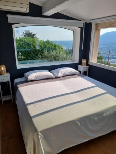 Ένα ή περισσότερα κρεβάτια σε δωμάτιο στο La Mélenzanice
