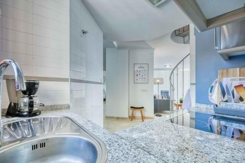 120 - Cozy Duplex Penthouse with Panoramic Views