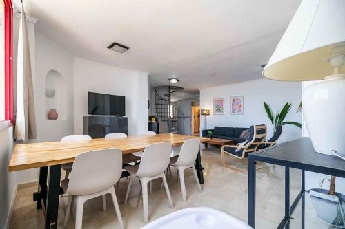 120 - Cozy Duplex Penthouse with Panoramic Views