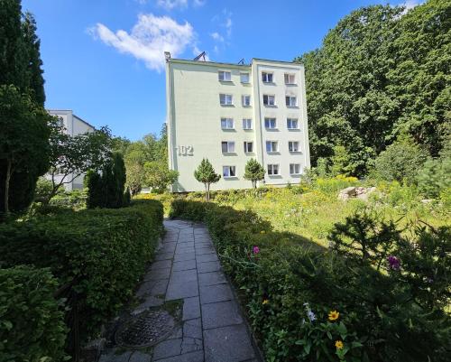 Vonkajšia záhrada v ubytovaní Apartament Przy Lesie