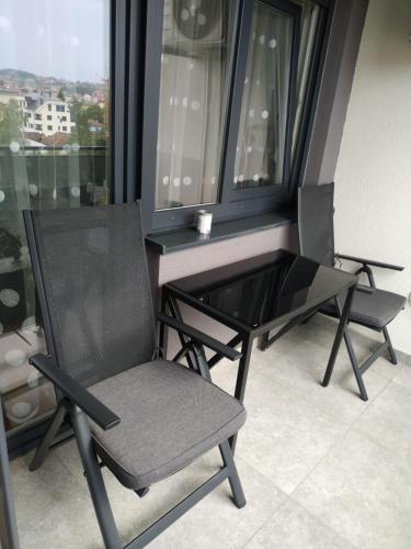 Balkonas arba terasa apgyvendinimo įstaigoje Apartment M & N