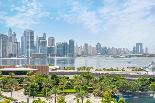Luxury 1BR Palm Beach Access Huge Balcony