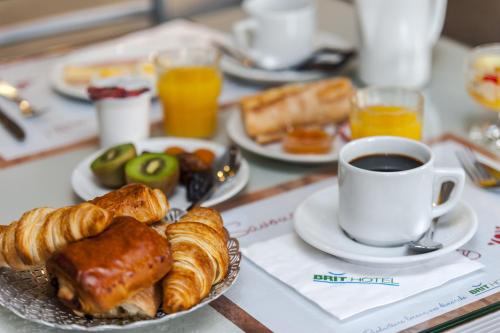 Možnosti snídaně pro hosty v ubytování Brit Hotel Cahors - Le Valentré