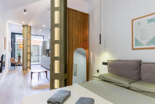 Postel nebo postele na pokoji v ubytování Mestalla Flats by Nomad Host