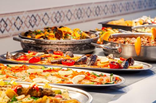 Makanan di atau berdekatan hotel