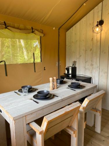Fotografie z fotogalerie ubytování Glamping tent in oase van groen v destinaci Lier