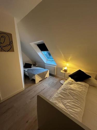 a small room with a bed and a window at Fischer-Chic - Die Bude Maasholm in Maasholm