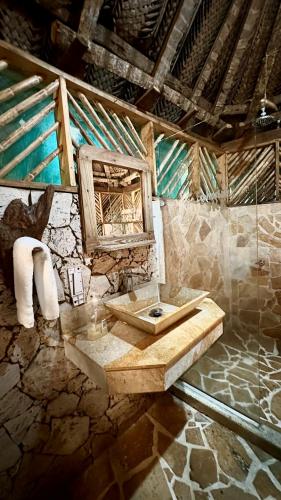 a bathroom with a sink and a mirror at Eco Hostal Yuluka in El Zaino