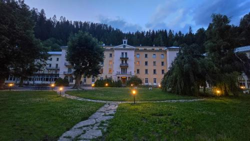 Zahrada ubytování Scuol Palace - Culture, Nature & Health